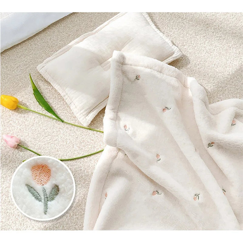couverture bébé motif tulipe